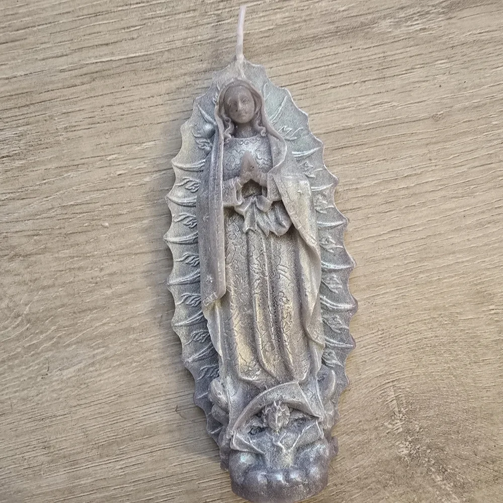 Premium Metallic Virgen de Guadalupe – 100% Beeswax (2.5 oz)